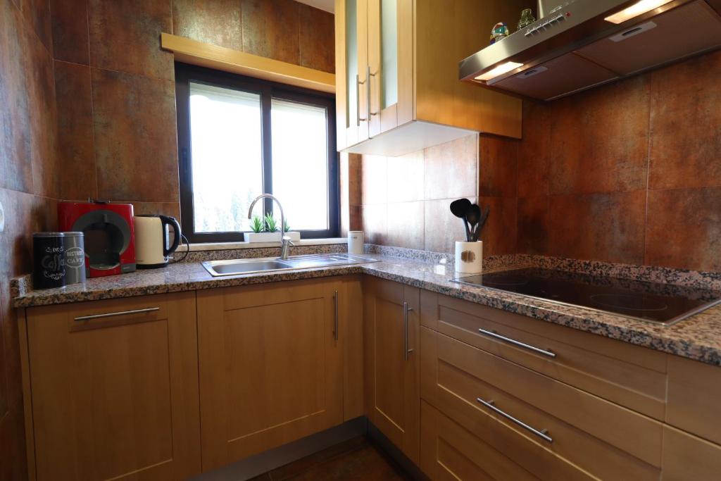 FIPH Vilarosa Red room 4